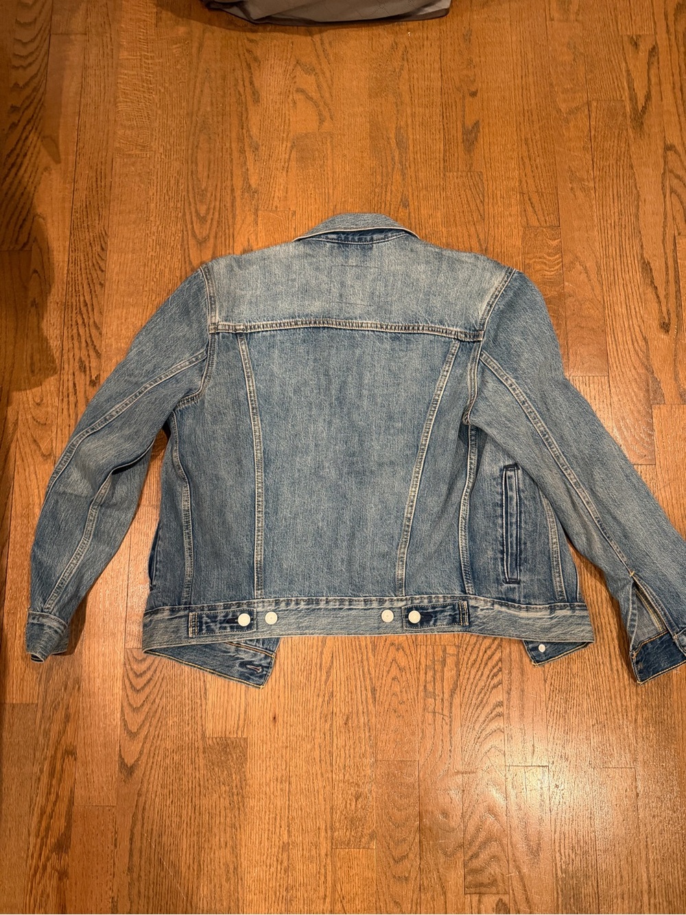 Levi's Light Blue Denim Jacket with Chest Pockets - Picture 3 of 3